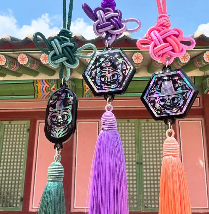 (Heemuse) Traditional Korean Norigae - Tiger & Magpie Mother-of-Pearl Keyrings (Purple)